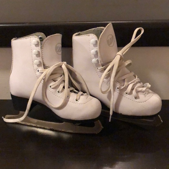 Girl skates - Picture 1 of 3